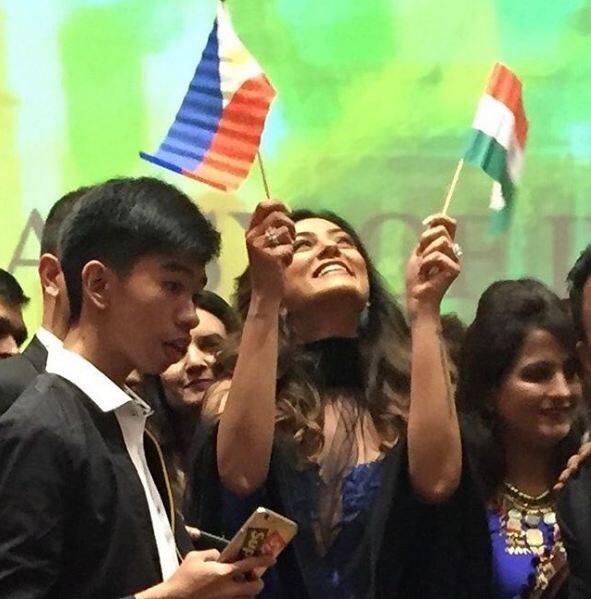 हिंदुस्तान की पहली मिस यूनिवर्स सुष्मिता सेन तकरीबन 23 सालों के बाद एक बार फिर से मिस यूनिवर्स के स्टेज पर पहुंची. जी हां, लेकिन वे इस बार किसी प्रतिभागी के तौर पर नहीं गई थी बल्कि वे मिस यूनिवर्स के कार्यक्रम में एक जज के तौर पर शामिल हुईं थी.