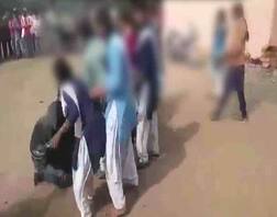 भोपाल : स्कूल में मनचलों की मरम्मत, छात्राओं ने चप्पलों से पीटा