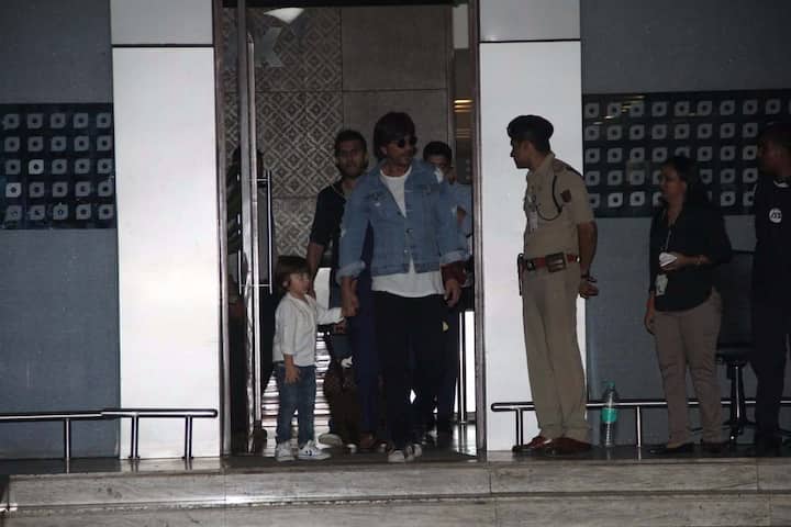 वहीं हाल ही में शाहरुख जब गुरुद्वारे में माथा टेकने गए तो वहीं से आई तस्वीरों में भी सबकी नज़रें जाकर अबराम पर टिक गईं.