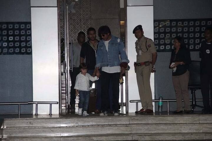 लगता है अबराम कैमरे और इसे लेकर सेलिब्रिटीज़ का पीछा करने वालों को पहचान गए हैं और उनसे अभी से ही परेशान होने लगे हैं.