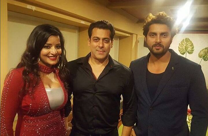 सलमान खान के इस पार्टी के दौरान मोनालिसा अपने पति विक्रांत सिंह राजपूत के साथ आईं थी.