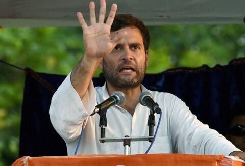 नफरत की आग पर अपनी सियासी रोटियां सेंकती है बीजेपी: राहुल गांधी नफरत की आग पर अपनी सियासी रोटियां सेंकती है बीजेपी: राहुल गांधी