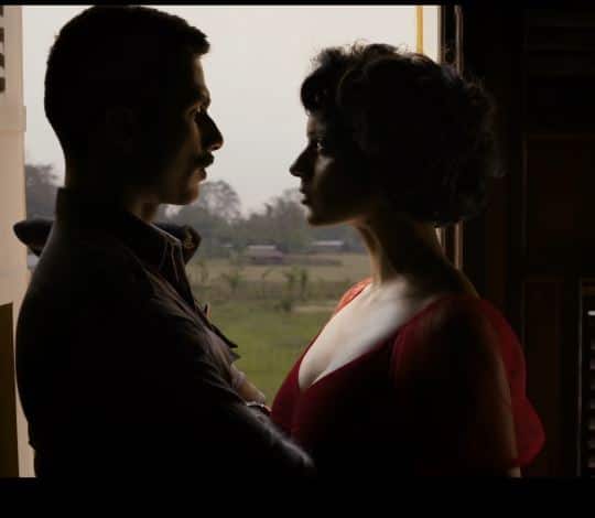  यह गाना ट्रेन में फिल्म की मुख्य अभिनेत्री कंगना रनौत पर फिल्माया गया है. कंगना इस पूरे गाने में काफी खुश लग रही हैं. इसमें शाहिद कपूर भी हैं, लेकिन काफी गंभीर नजर आ रहे हैं.