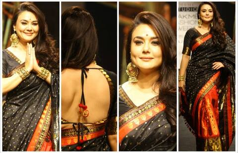 LFW 2017: रेड-ब्लैक सारी में रैंप पर उतरीं प्रीति जिंटा, चुलबुले अंदाज में जीत लिया सबका दिल LFW 2017: रेड-ब्लैक सारी में रैंप पर उतरीं प्रीति जिंटा, चुलबुले अंदाज में जीत लिया सबका दिल