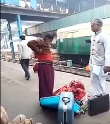 रेलवे स्टेशन पर कपड़े बदलते हुए दिखे \'बिग बॉस\' के स्वामी ओम, सोशल मीडिया पर वीडियो वायरल
