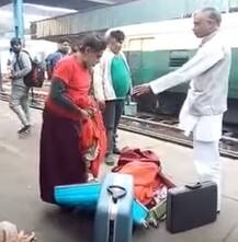 रेलवे स्टेशन पर कपड़े बदलते हुए दिखे \'बिग बॉस\' के स्वामी ओम, सोशल मीडिया पर वीडियो वायरल
