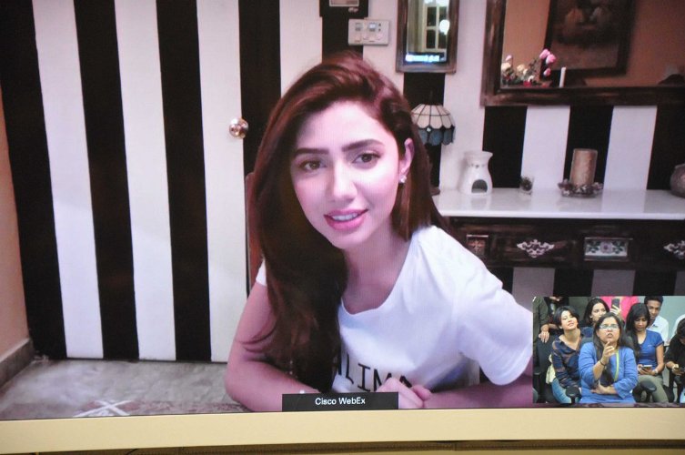 पाकिस्तान में सभी को \'रईस\' की रिलीज का इंतजार: माहिरा खान