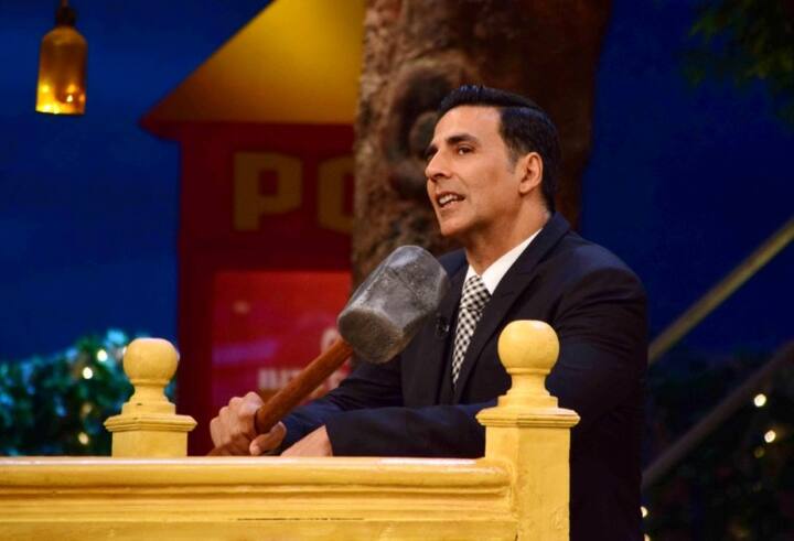 तस्वीरों अक्षय कुमार केस लड़ते हुए दिखाई रहे हैं. ट्विटर पर शो की तस्वीर शेयर करते हुए अक्षय ने लिखा है कि शो में जॉली ने गुड टाइम बिताया और इस हफ्ते 'द कपिल शर्मा शो' में जॉली एलएलबी को देखना ना भूलें.