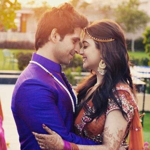 आपको बता दें कि गिरीश और कृष्णा की शादी जोधपुर में ट्रेडिशनल रीति रिवाजों के साथ हुई. कपल ने अपना हनीमून यूरोप में मनाया. गिरीश ने बताया कि वे अभी किसी अच्छी स्क्रिप्ट का इंतजार कर रहे हैं ताकि फिल्मों की ओर लौटा जा सके. 