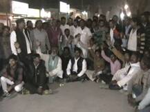 यूपी चुनाव: टिकट बंटवारे को लेकर अनुप्रिया पटेल की पार्टी में भी बगावत, आधी रात सड़कों पर उतरे कार्यकर्ता