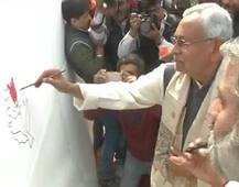 बिहार के सीएम नीतीश कुमार ने भरे \'कमल\' में \'राजनीति\' के रंग