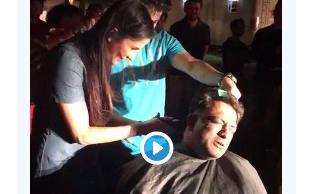 VIDEO: अनुराग बसु के लिए हेयर स्टाइलिस्ट बनीं कैटरीना कैफ Watch Katrina Kaif Turns Hairdresser For Anurag Basu VIDEO: अनुराग बसु के लिए हेयर स्टाइलिस्ट बनीं कैटरीना कैफ