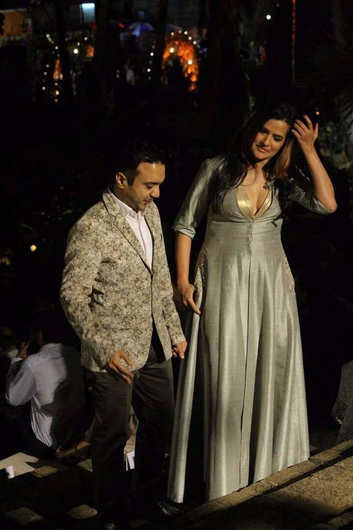 उन्होंने ओडिया के बहुत ही फेसम रीजनल सॉन्ग रंगबाती को कोक स्टूडिओ में गाकर उसे देशभर का फेवरिट बना दिया.