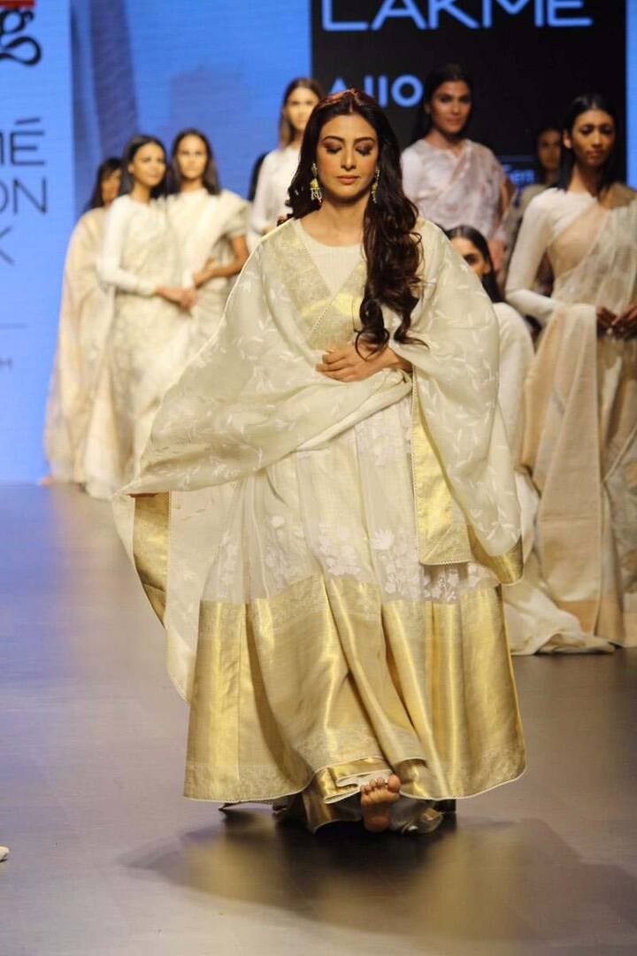 उनके टैंलेट का अंदाज़ा आप इस बात से लगा सकते हैं कि उन्होंने हिंदी के अलावा इंग्लिश, तेलगू, तमिल, मलयालम और बंगाली फिल्मों में भी काम किया है.
