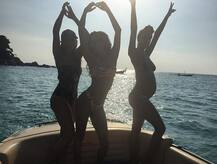 बिकनी में बेबी बंप की ऐसी तस्वीरें नहीं देखी होंगी आपने! 