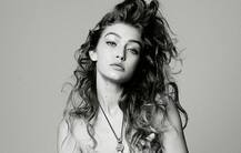 देखिए, मैग्जीन के लिए टॉपलेस तक हो गई ये हसीना!