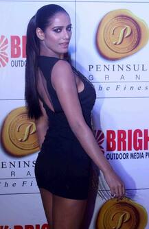 Bright Awards 2017 में ब्लैक वन पीस पहनकर पहुंची पूनम