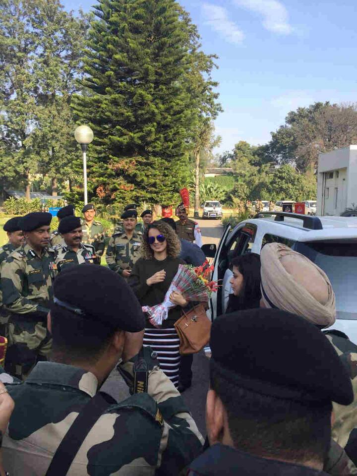 कंगना ने वहां जाकर देश के जवानों का मनोबल बढ़ाया और उनसे मिलकर खूब बात-चीत भी की.