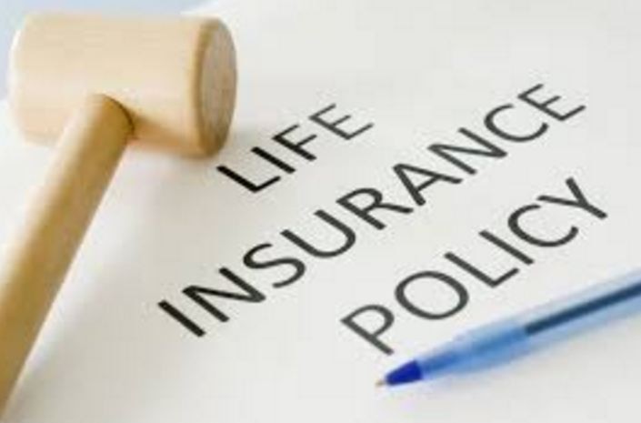 Know about the difference between Term Insurance And Traditional Life Insurance Term Insurance And Traditional Life Insurance: क्या आप जानते हैं दोनों पॉलिसी के बीच का फर्क? जानें कौनसी बेहतर है