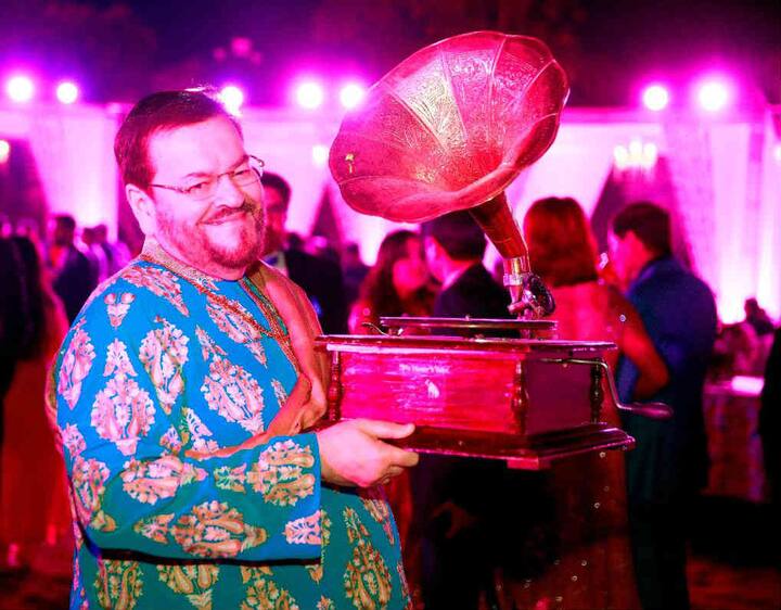 नितिन मुकेश.