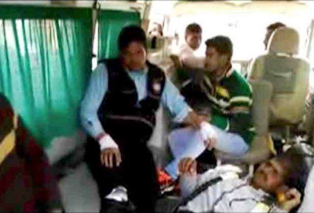 चुनाव से पहले यूपी में हिंसा: हाथरस में भिड़े SP-BSP कार्यकर्ता, एक की मौत Up Elections 2017 Hathras Sp Bsp Workers Clash One Killed In Firing चुनाव से पहले यूपी में हिंसा: हाथरस में भिड़े SP-BSP कार्यकर्ता, एक की मौत