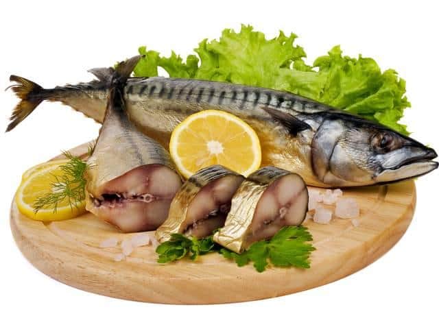 मछली- मछली में एंटी इन्फ्लैमेटरी ओमेगा 3 फैटी एसिड होता है. साथ ही सीफूड ओएस्टर्स और क्रैब्स में भारी मात्रा में जिंक पाया जाता है. ये सभी पदार्थ त्वचा को हेल्दी बनाते हैं.