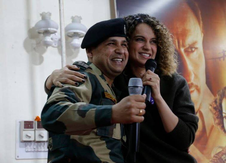 Rangoon Kangana Ranaut Meets Bsf Jawans In Jammu जम्मू में बीएसएफ के जवानों के साथ कंगना ने बिताया दिन