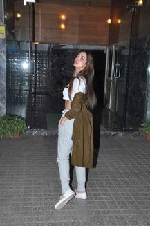 मलाइका की ताज़ा तस्वीरों में दिखा उनके फिटनेस का जादू