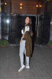 मलाइका की ताज़ा तस्वीरों में दिखा उनके फिटनेस का जादू