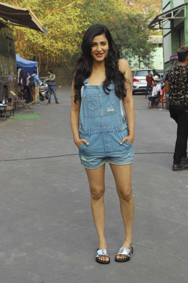 सेलिब्रिटीज़ का अपने शरीर के तमाम हिस्सों पर टैटू बनवाना ट्रंड में है.
