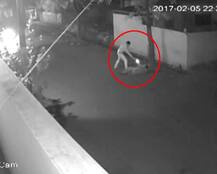 यूपी : पहले पैर छूए फिर मारी ताबड़तोड़ गोलियां, CCTV में कैद हुई वारदात