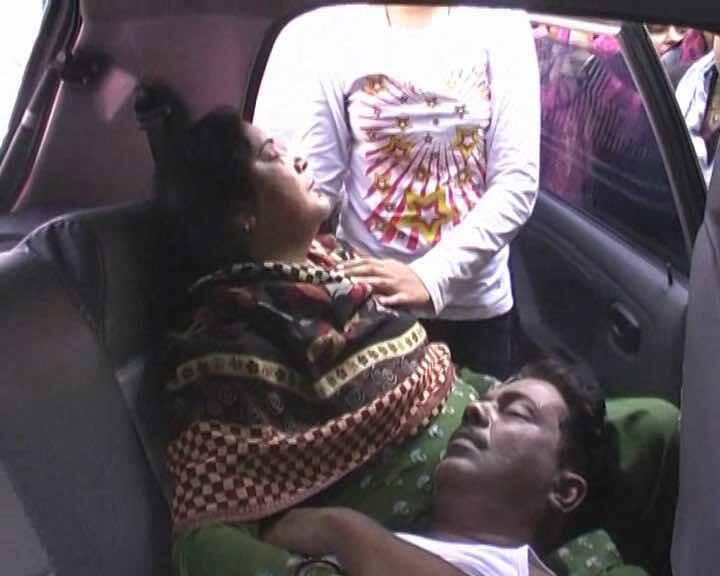 बड़े अधिकारी की 'डांट' से रेलवे कर्मचारी की मौत का आरोप, सहकर्मियों ने किया ट्रैक जाम Railway Employee Dies After Senior Officer Scolds Him Protesters Block Railways Track In Jhansi बड़े अधिकारी की 'डांट' से रेलवे कर्मचारी की मौत का आरोप, सहकर्मियों ने किया ट्रैक जाम