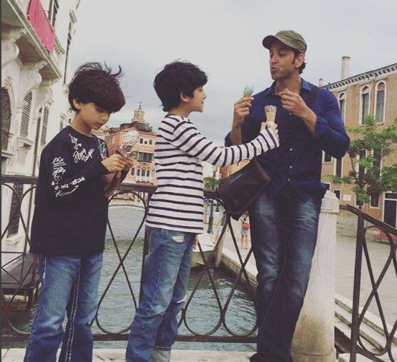 रितिक ने आगे लिखा है कि अगर आप अपना प्रमोशन नहीं कर पा रहे हैं तो मेरे पास एक बड़ी टीम है जो आपकी इस मामले में मदद कर सकती है.