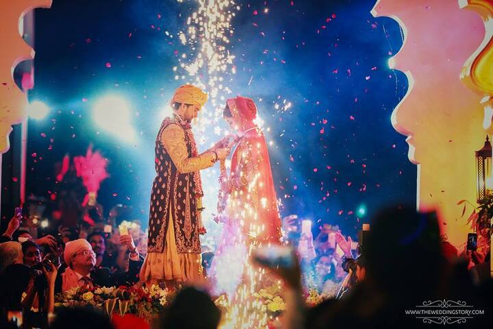 आगे देखिए शादी की कुछ चुनिंदा तस्वीरें... (सभी तस्वीरें- The Wedding Story) 