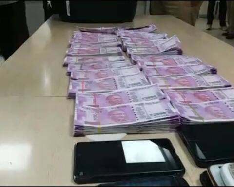 Punjab News: पंजाब में नकली नोट छाप रहा था टेंट हाउस का मालिक, ऐसे आया पुलिस की गिरफ्त में Punjab News: पंजाब में नकली नोट छाप रहा था टेंट हाउस का मालिक, ऐसे आया पुलिस की गिरफ्त में