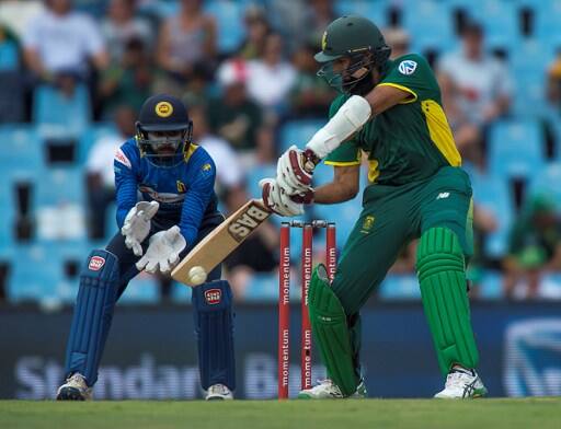 इसके साथ ही हाशिम आमला सबसे तेज़ 50 अंतराष्ट्रीय शतक बनाने वाले बल्लेबाज़ भी बन गए हैं.