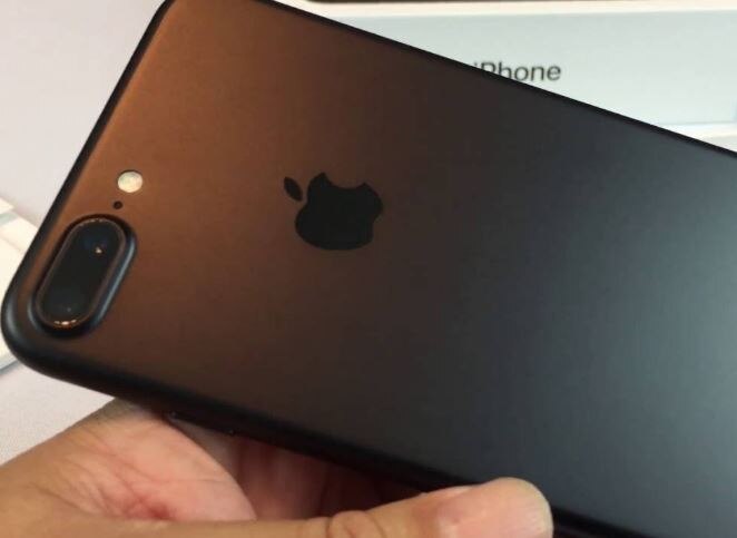 Matte Black Iphone 7 Users Complain About Chipped Peeling Paint iPhone7 और 7 प्लस के मैट ब्लैक वैरिएंट के पेंट निकलने की शिकायत