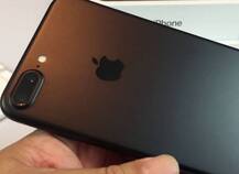 iPhone7 और 7 प्लस के मैट ब्लैक वैरिएंट के पेंट निकलने की शिकायत