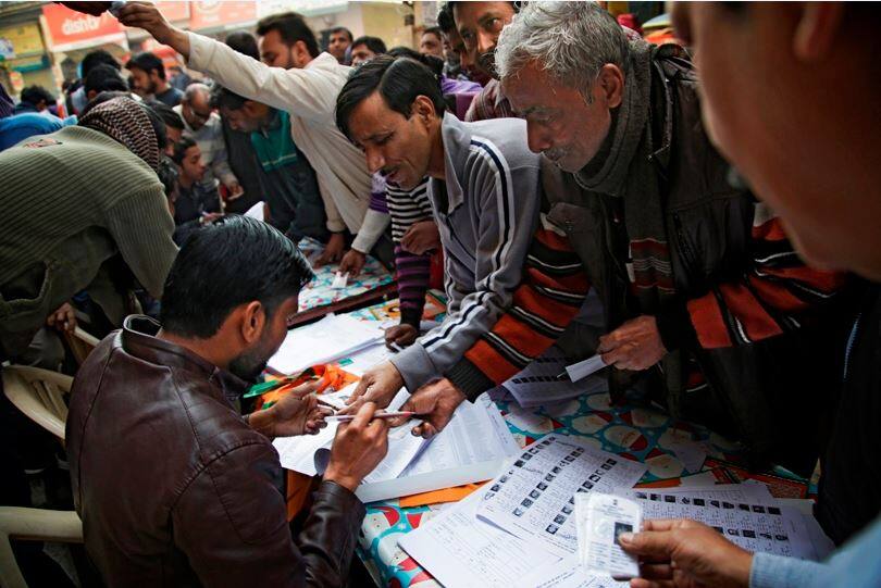 यूपी चुनाव: पहले चरण में भारी मतदान, पड़े करीब 64 फीसदी वोट First Phase Up Election Full Information यूपी चुनाव: पहले चरण में भारी मतदान, पड़े करीब 64 फीसदी वोट