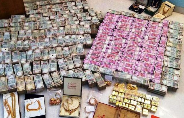 कर्नाटक: विधायक के आवास पर छापे, 120 करोड़ रुपए की अघोषित आय का चला पता