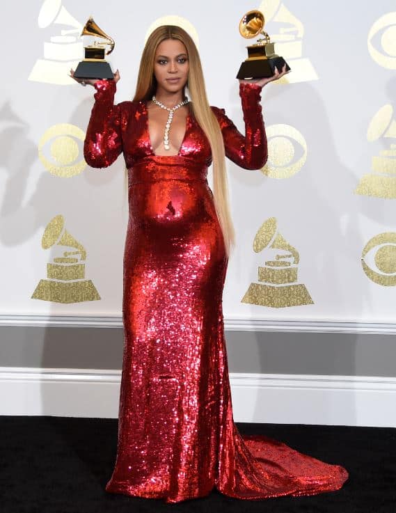 ग्रैमी अवॉर्ड्स में प्रेग्नेंट बेयोंसे ने स्टेज पर परफॉर्म कर सबको चौंकाया