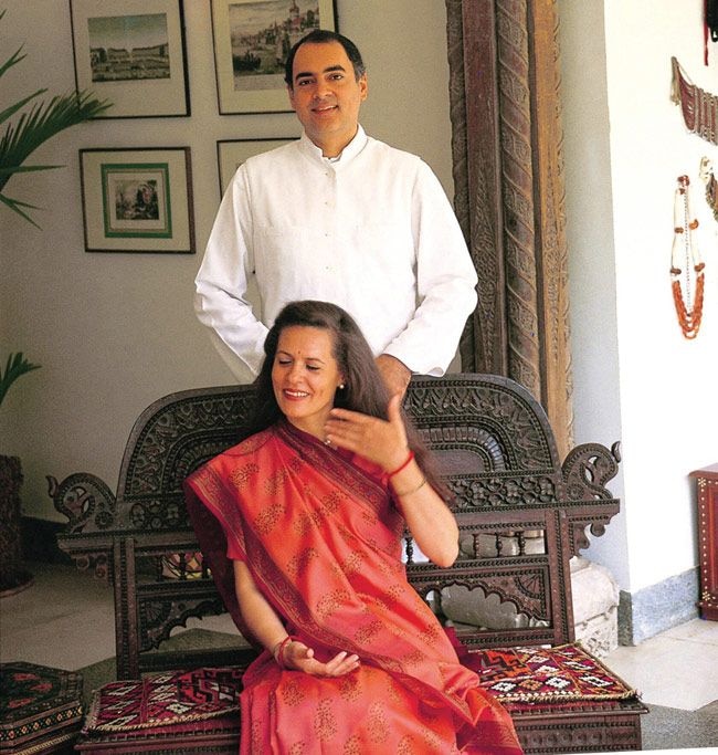 It Was Love At First Sight When Sonia Walked Past Rajivs Table वैलेंटाईन डे स्पेशल : सोनिया गांधी और राजीव गांधी की लव स्टोरी