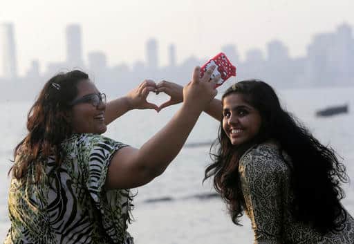 ये तस्वीर अरब सागर के किनारे मुंबई की है.
