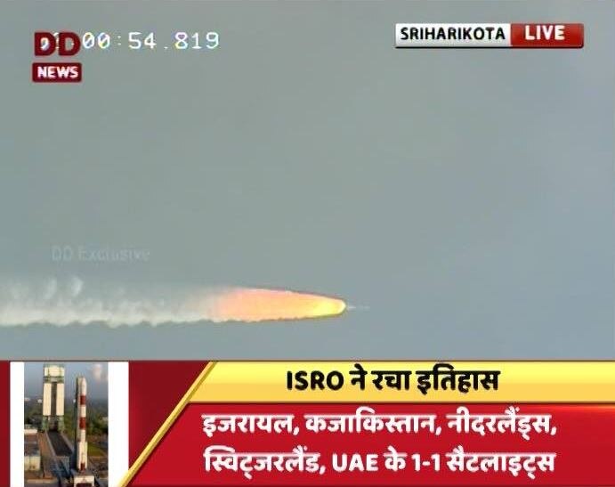 भारत: ISRO ने बनाया नया विश्व रिकॉर्ड, एक साथ 104 सैटेलाइट्स लॉन्च किए