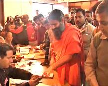 \'निष्पक्ष\' बाबा रामदेव की \'भविष्यवाणी\', कहा- बड़े-बड़े सूरमा निपट जाएंगे