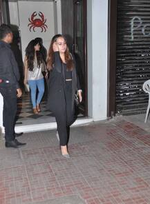 वरूण धवन ने गर्लफ्रेंड नताशा के साथ सेलिब्रेट किया Valentine\'s Day , देखें PICS