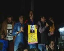 गाजियाबाद: लापता हुई मासूम बच्ची का नहीं मिला कोई सुराग, सड़क पर उतरा परिवार