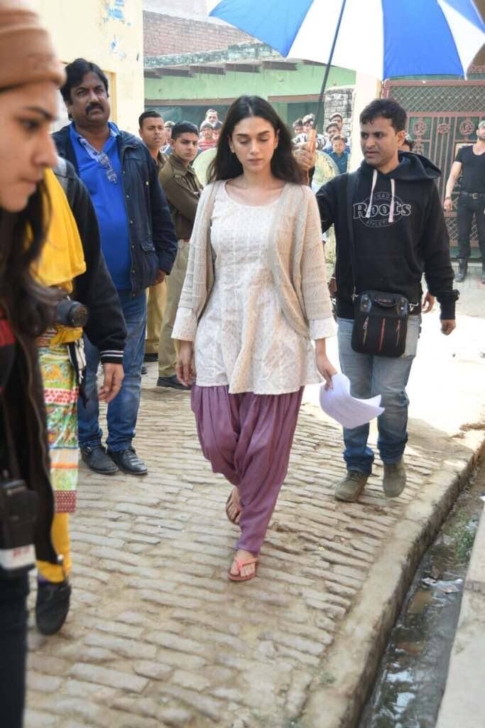 फिल्म का डायेक्शन ओमंग कुमार कर रहे हैं. ओमंग इससे पहले प्रियंका चोपड़ा के साथ ‘मैरी कॉम’ जैसी हिट फिल्म बना चुके हैं.