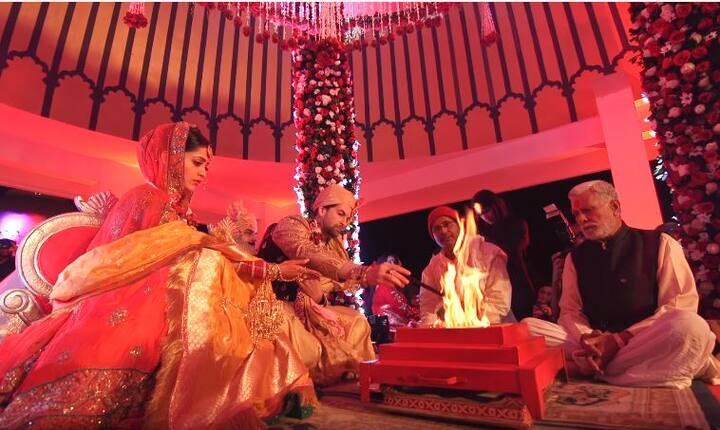 इसके अलावा फिल्म ‘प्रेम रतन धन पायो’, ‘आ देखें जरा’, ‘प्लेयर्स’, ‘शॉर्टकट रोमियो’ और ‘जॉनी गद्दार’ जैसी फिल्मों में अभिनय कर चुके हैं. (Photos Credit- Viedo shared by The Wedding Story on Youtube)
