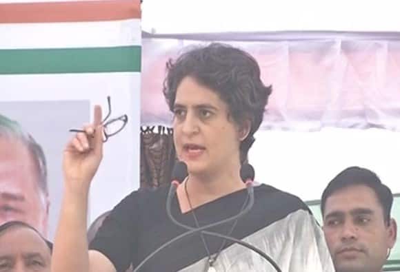 आज पहली बार चुनाव प्रचार करने पहुंची प्रियंका गांधी ने पीएम मोदी पर तंज कसा. प्रियंका ने प्रधानमंत्री मोदी को आड़े हाथों लेते हुए कहा ‘यूपी को किसी को गोद लेने की जरूरत नहीं है. यूपी के विकास के लिए उत्तर प्रदेश के युवा ही काफी हैं.